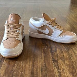 Nike Women's Sneakers in White and Tan